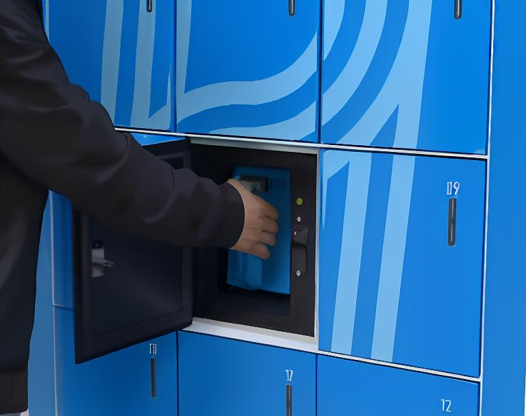 立异多功效换电柜升级充电神器：多功效换电柜充电？